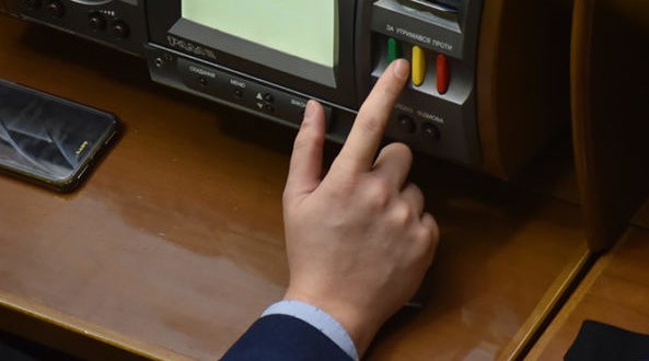 Parlament Ukrainyi otmenil NDS i poshlinyi na vvoz voennoy tehniki